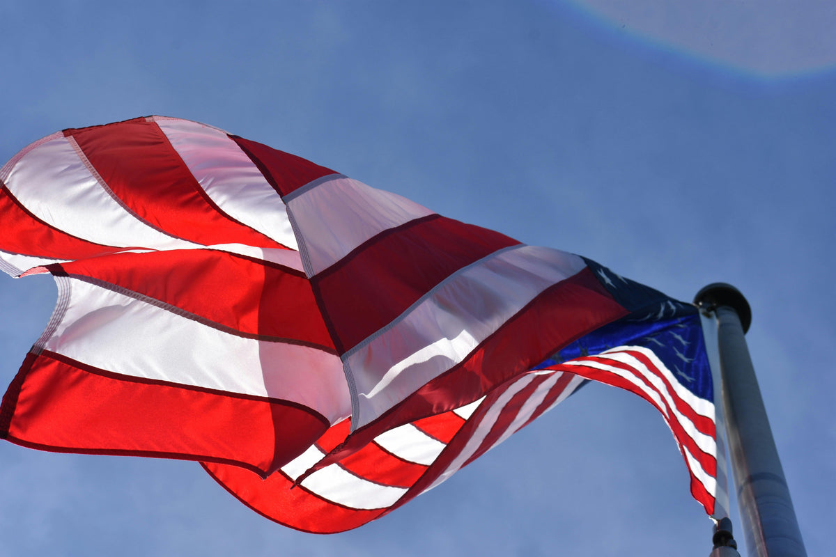 Best Flag Materials for Coastal and High-Humidity Climates